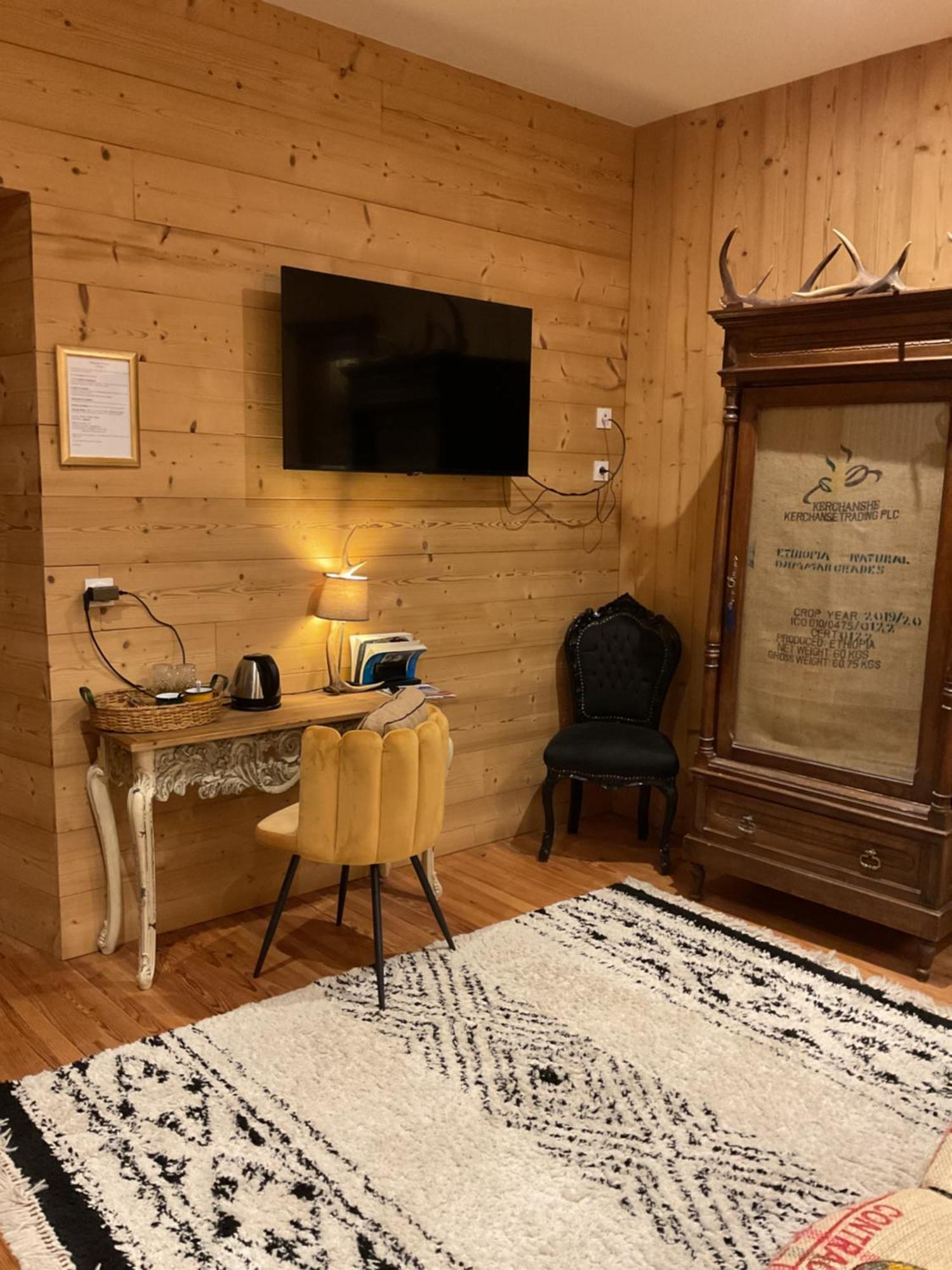A Nouste Chambres D'Hotes Et Gite Only Adults Campan Εξωτερικό φωτογραφία